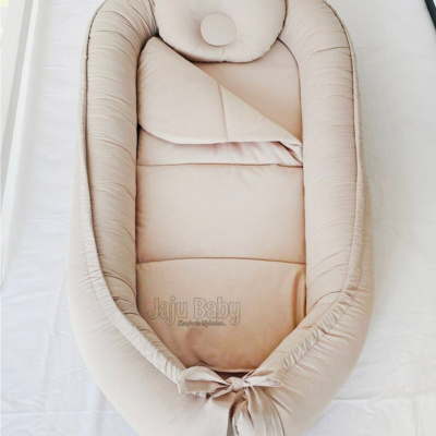 سرير أطفال لوكس Jaju-babynest بجانب الأم بتصميم بني فاتح
