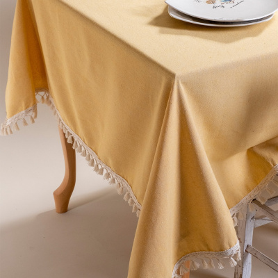 مفرش طاولة بوم بوم قطن أصفر اللون