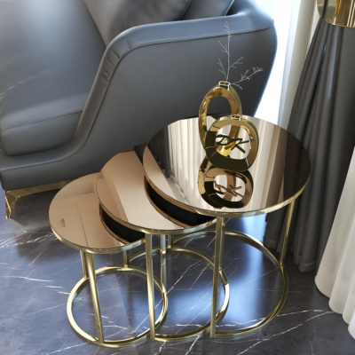 طاولة متداخلة من سيلين 3 مع ساق ذهبية ومرآة برونزية