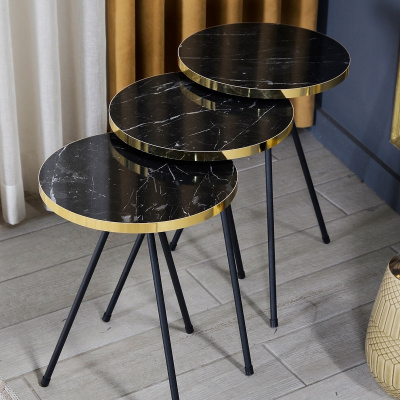 طاولة متداخلة 3 قطع معدنية سوداء أرجل بندير ذهبي