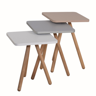 طاولة متداخلة ثلاثية ملونة بأرجل خشبية مربعة بتصميم باستيل رمادي كريمي كابتشينو