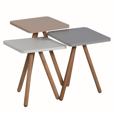 طاولة متداخلة ثلاثية ملونة بأرجل خشبية مربعة بتصميم باستيل رمادي كريمي كابتشينو