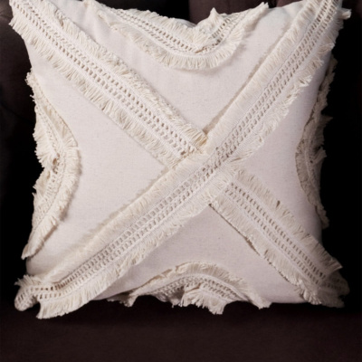 كيس وسادة من الكتان الكريمي بتصميم خاص متعدد الشرابة 43x43 سم