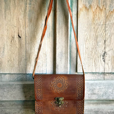 حقيبة جلد اصلي بنية نسائية مصنوعة يدويا