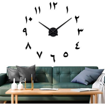 ساعة حائط خشبية ثلاثية الأبعاد مزخرفة بأرقام عربية مكتوبة باللون الأسود