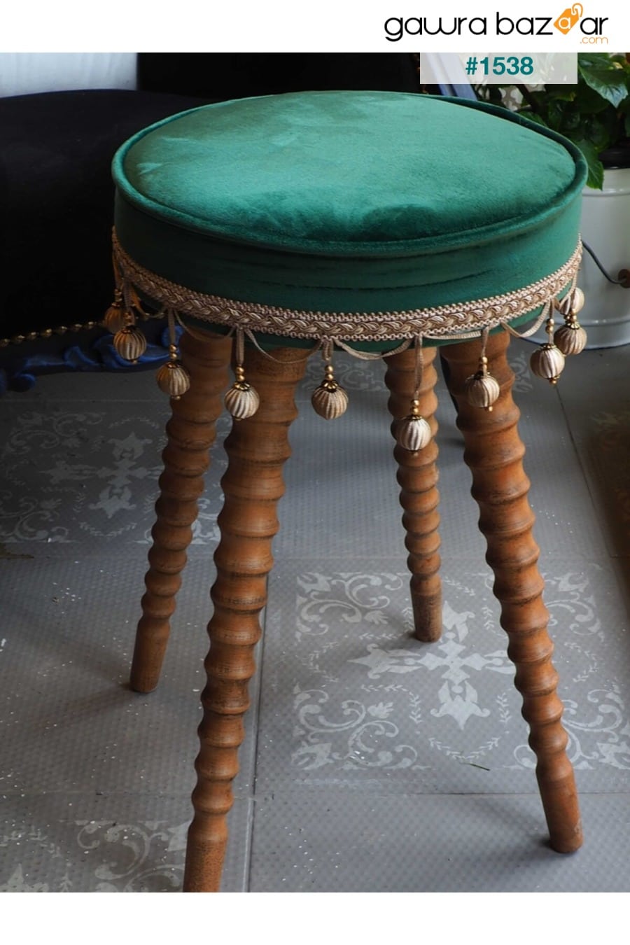 وسادة زينة مصنوعة من قماش مخمل أخضر مع أرجل خشبية Moza Sanat 1