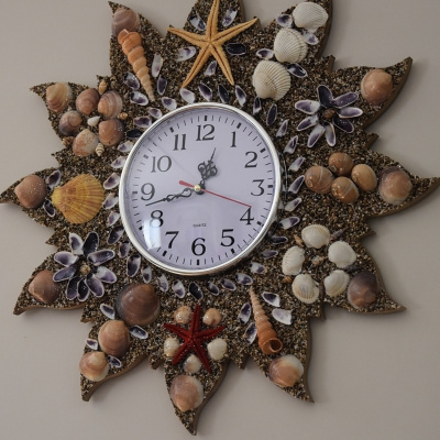 ساعة حائط خشبية ، زخرفة أصداف البحر اليدوية ساعة كوارتز ماركة آلية الساعة الصامتة