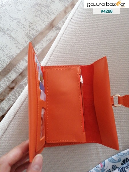 محفظة نسائية من الجلد الناعم بإبزيم برتقالي