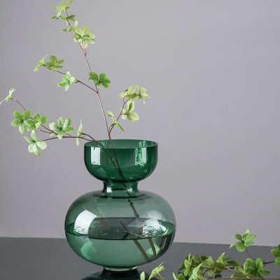 مزهرية زجاجية من القرع الأخضر