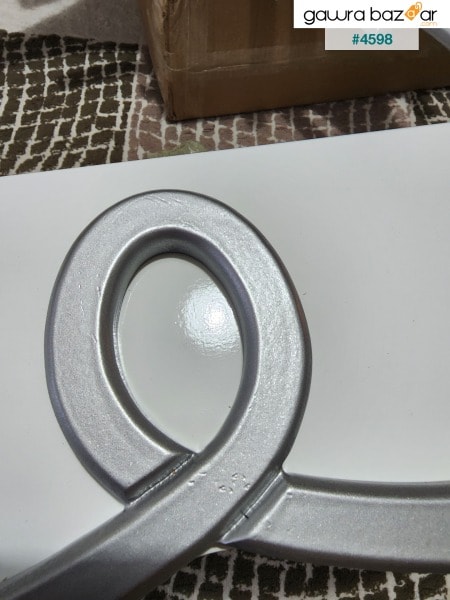 Dresuar Cnc Avangard Lion Model Beech Foot Relief أبيض لامع وفضي رمادي هارموني مصنوع يدويًا