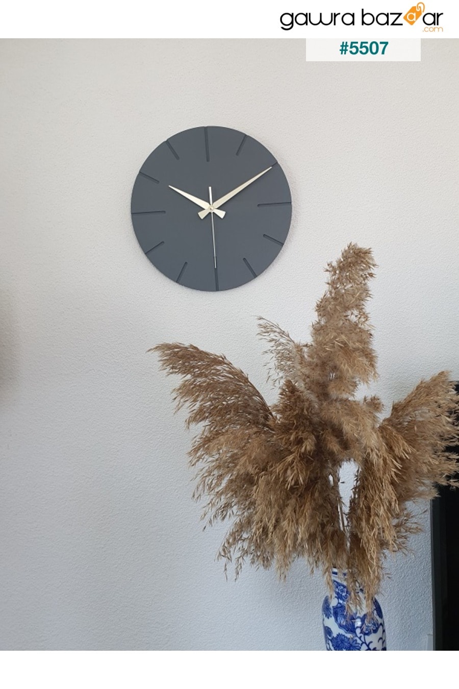 ساعة حائط خشبية مصنوعة يدويًا بتصميم خاص مزخرف 34 X 34 سم كتابات بسيطة باللون الرمادي BAN MOD 5