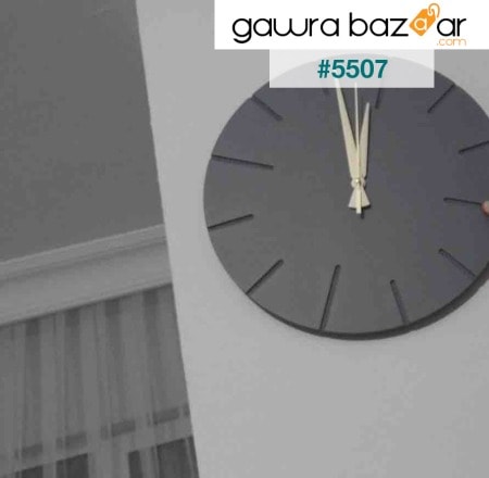 ساعة حائط خشبية مصنوعة يدويًا بتصميم خاص مزخرف 34 X 34 سم كتابات بسيطة باللون الرمادي