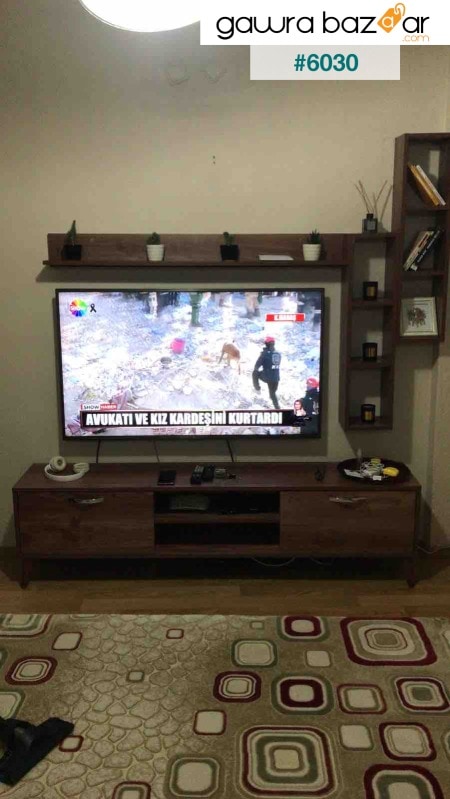 وحدة تلفزيون A9 مع أرفف جدارية ورف كتب حامل تلفزيون حديث مثبت على الحائط مع خزانة خشب الجوز M16