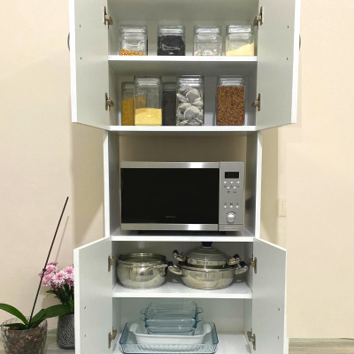 خزانة مطبخ صغيرة متعددة الأغراض بالميكروويف الأبيض مع 4 أبواب وقسم وسطي و 4 أبواب