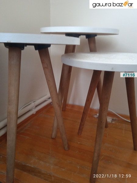 طاولة متداخلة مع أرجل خشبية من إفسون