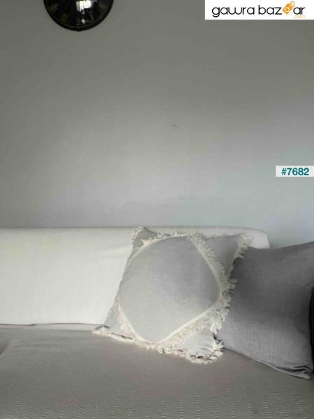 كيس وسادة من الكتان الخام الخام بتصميم خاص مع بوم بوم في المنتصف وشرابات 43x43 سم