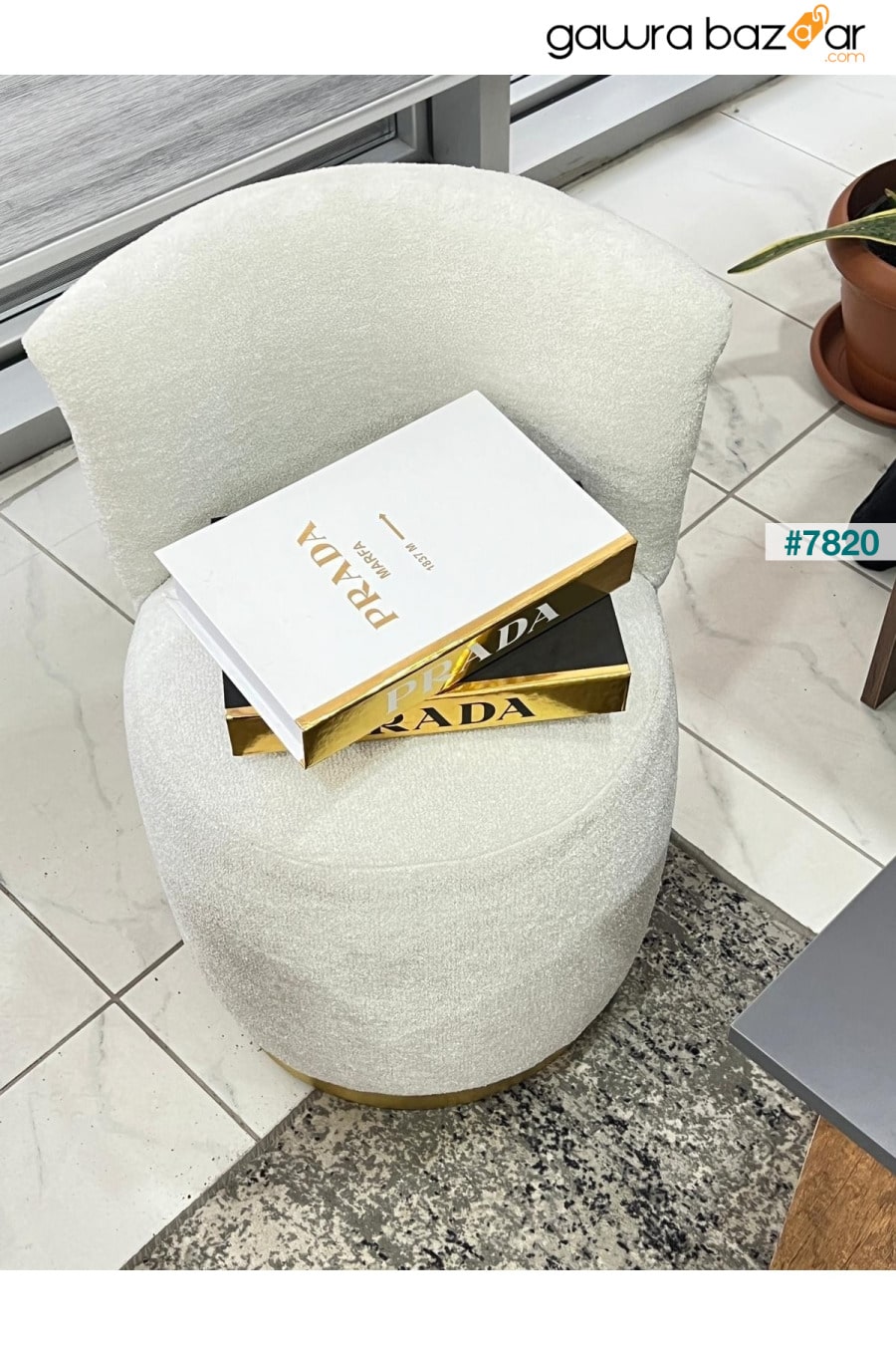 نسيج مجعد حديث فاخر ومفصل ذهبي اللون قابل للمسح من مقعد بوف مونو أبيض Breda Home Concept 2