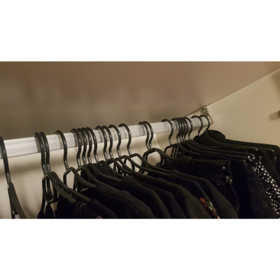 طقم شماعات ملابس Foulard شماعات قميص تي شيرت غير قابل للكسر مكون من 12 قطعة أسود
