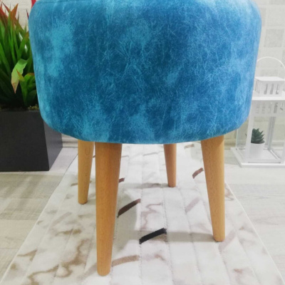 أريكة Etna Fix (4 أرجل) مريحة ومتعددة الأغراض مع أرجل من شعاع البوق الطبيعي باللون الأزرق