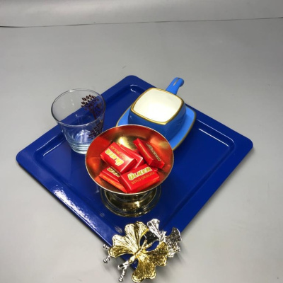 صينية تقديم تقديم تقديم مزخرفة باللون الأزرق المربعة من الفولاذ المقاوم للصدأ للقهوة والشاي مع ملحقات فراشة فاخرة