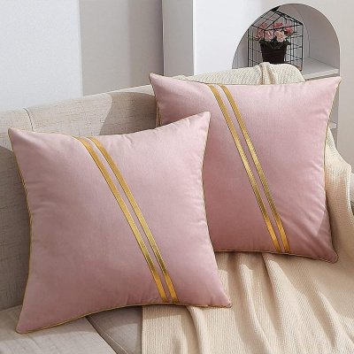 مجموعة من 2 غطاء وسادة باللون الوردي، ذو مظهر مخملي مع أشرطة ذهبية وشرائط جلدية