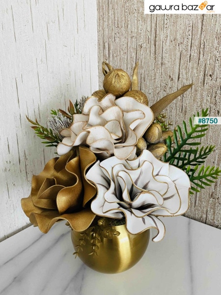 مزهرية مرجانية ذهبية مع زهور صناعية