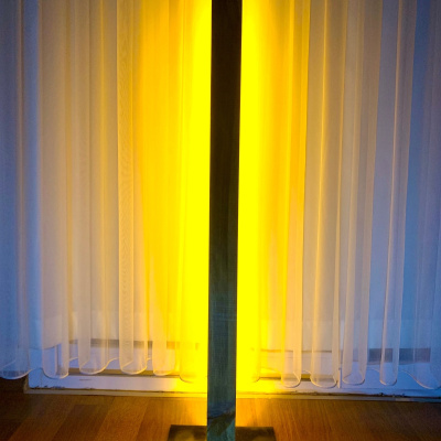 مصباح أرضي زاوية معدني خشبي طبيعي بإضاءة LED