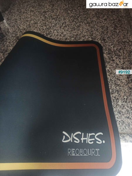 بساط تجفيف الأطباق باللون الأسود على سطح الطاولة، رف أطباق فائق الامتصاص