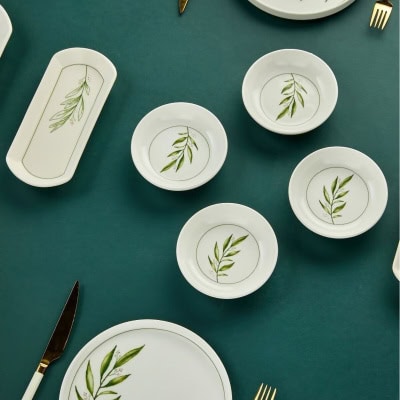 مجموعة إفطار سيراميك فاخرة منقوشة بأوراق الكاميليا الخضراء النباتية مكونة من 14 قطعة لستة أشخاص