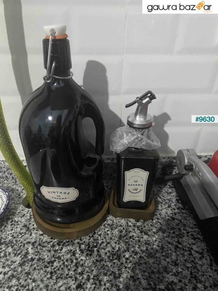 طقم وعاء زيت لزجاجة زيت الزيتون الإيطالي مكون من قطعتين من العنبر الأسود مع حامل خشبي