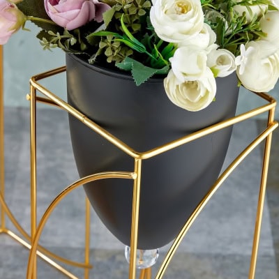 وعاء زهور معدني أسود مزخرف، وعاء زهور ذو قدم ذهبية مكون من قطعتين، وعاء زهور مزخرف، مزهرية