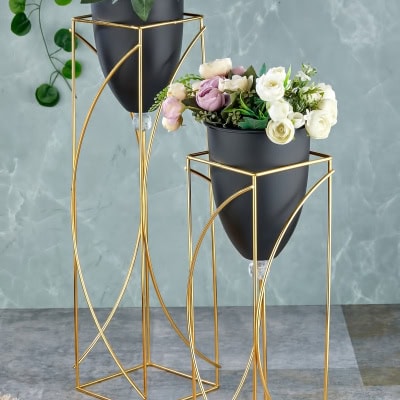 وعاء زهور معدني أسود مزخرف، وعاء زهور ذو قدم ذهبية مكون من قطعتين، وعاء زهور مزخرف، مزهرية