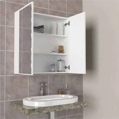 خزانة حمام مع مرآة فوق الحوض